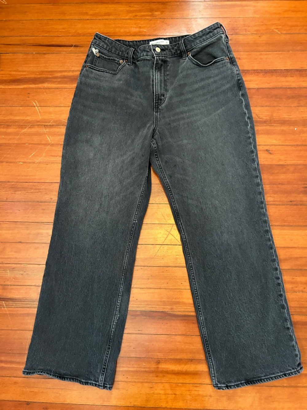 Abercrombie Curve Love High Rise 90s Relaxed Jeans Black Wash Size 12 Short